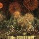 "Carpe Diem", thème du feu tiré par la compagnie d'artificiers Giuliani qui a concouru pour l'Italie ce 22 juillet 2024, dans le cadre du Festival d'art pyrotechnique de Cannes.