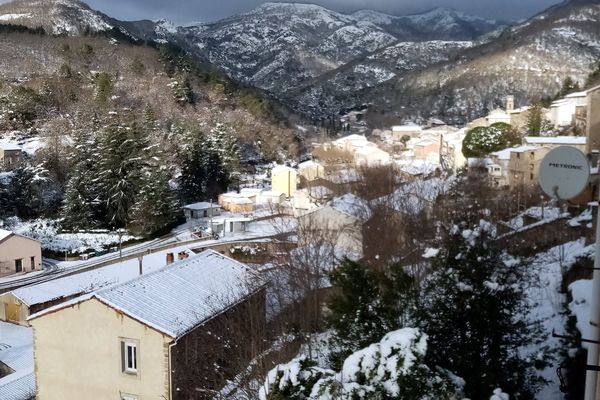 Il a neigé à très basse altitude dans la nuit de dimanche à lundi dans l'Hérault et le Gard. L'épisode neigeux se déplace dans l'Aude.