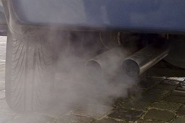 La voiture, source de pollution. 