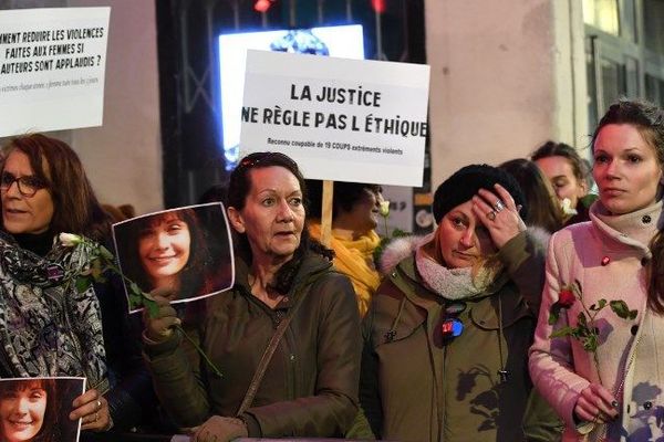 Le 12 mars 2018, Bertrand Cantat se produisait au Rockstore à Montpellier ( Hérault) où une soixantaine de militantes et de militants pour les droits des femmes ont interpellé les spectateurs qui entraient dans la salle.