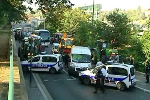 Ce matin près de la préfecture à Poitiers