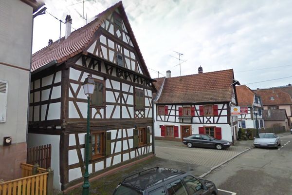 Le logement de la dame tuée par les fumées se trouve route de Wissembourg, à Lembach.