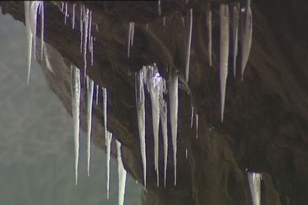 Les stalactites de la porte Rivotte à Besançon