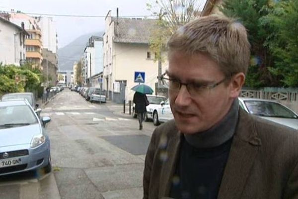 Olivier Noblecourt, adjoint au Maire de Grenoble, préconise plus de droits pour les femmes migrantes