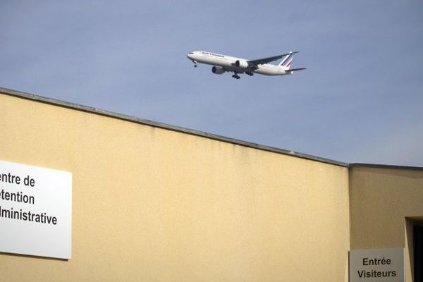 Cet été, Gérald Darmanin affirmait que près de 3 000 délinquants étrangers avaient été expulsés en deux ans