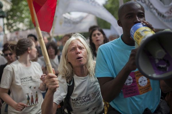 La première édition de la Marche solidaire, lors de son passage à Paris en juin 2018.