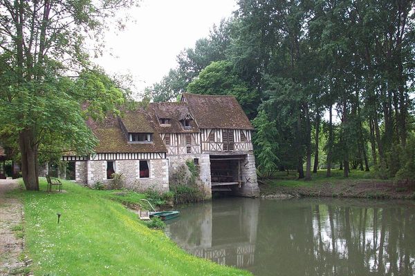 Dans l'Eure, non loin de la Seine, le Moulin d'Andé connaîtra un ciel nuageux en ce JEUDI matin.