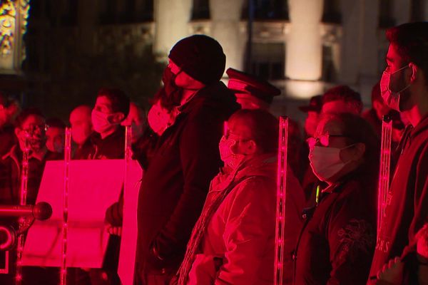 Près de 600 professionnels du monde de l'événementiel réunis hier à Grand Place pour alerter de leur situation face à la crise sanitaire et économique. 