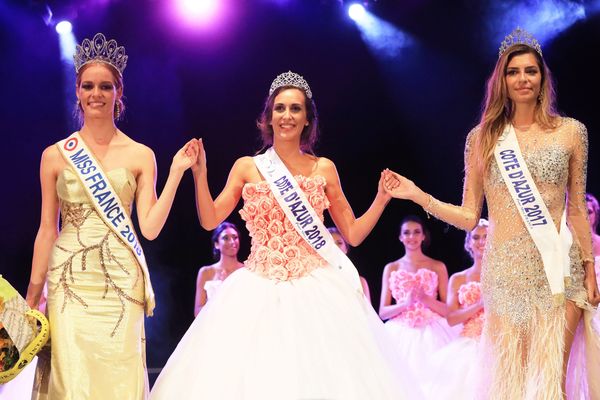 Caroline Perengo, avec Miss France 2018 et Miss Côte d'Azur 2017. 