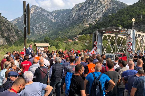 Les agents sont rassemblés à Plan-du-Var pour protester contre un projet baptisé Hercule.