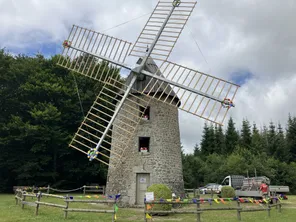 Le Moulin de Vailergues, en Haute-Corrèze, a retrouvé ses ailes !