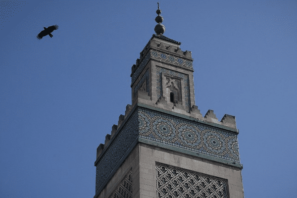 Les musulmans sont invités à se joindre à un rassemblement vendredi 20 novembre en soutien aux valeurs de la République devant la Grande mosquée de Paris (photo).