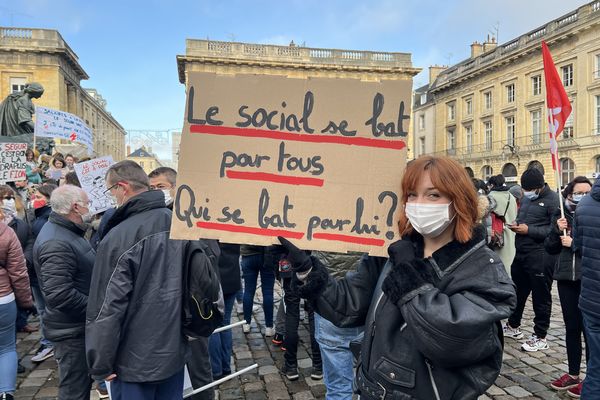 Flore Marsaux, psychomotricienne, était dans le cortège ce mardi 7 décembre à Reims.