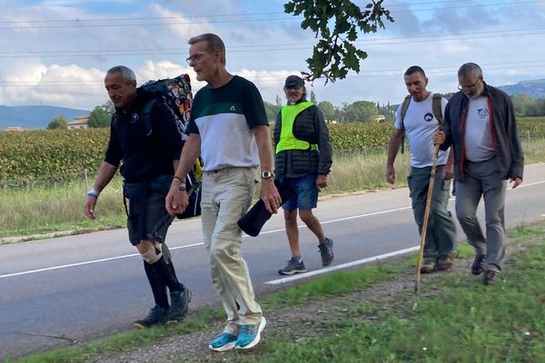 Jean-Louis à travers son périple est une sorte de porte-parole des blessés de l'armée et des forces de l'ordre.