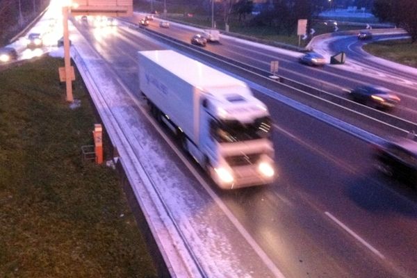 Un poids-lourds bravant l'interdiction photographié à Toulouse