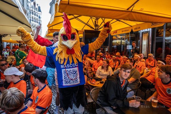 La MasCoq a fait sa première apparition à l'Euro de football en Allemagne.