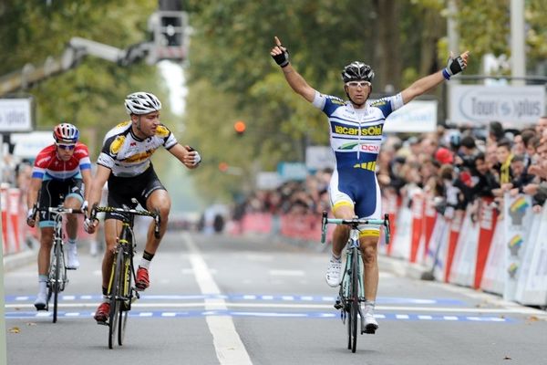 L'Italien Marco Marcato, vainqueur dimanche du Paris-Tours, a battu le record de vitesse dans les classiques cyclistes, à 48,629 km/h sur la distance de 235,5 kilomètres.