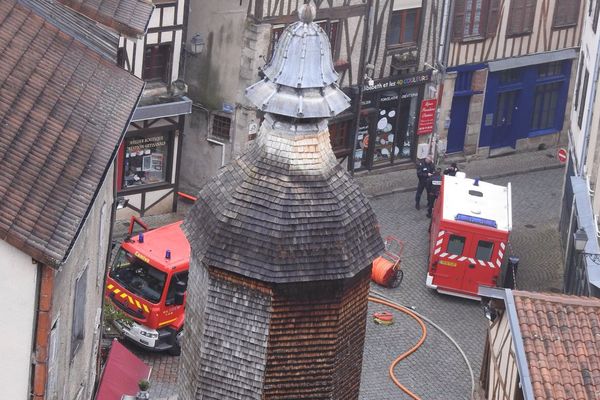 Les sapeurs-pompiers en intervention rue de la Boucherie, à Limoges