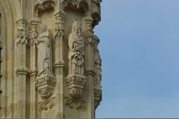 Un détail du clocher de la cathédrale de Nevers