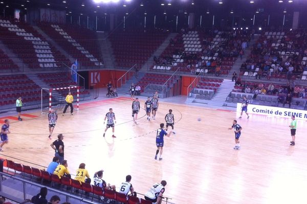 La CREA handball Oissel joue désormais dans le palais de Sport de Rouen.