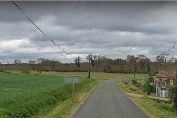 L'accident s'est produit sur la RD221, la route de Prat à Noaillan en Gironde.