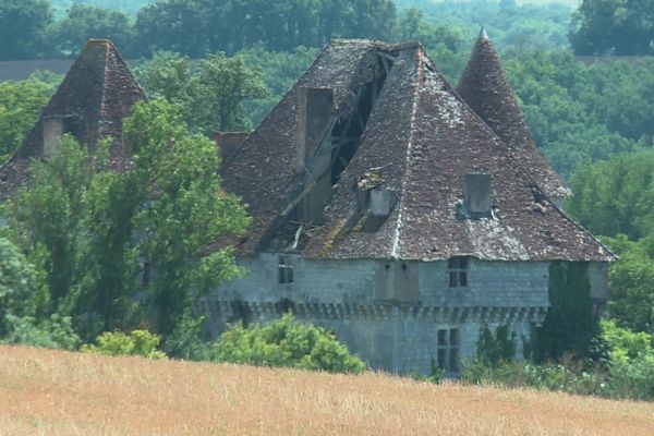 Le château d'Esclignac est l'un des plus anciens du département, debout depuis le XIe siècle.