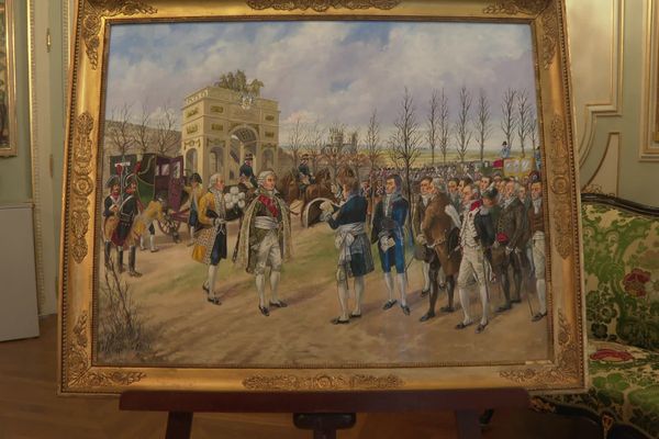 Cambacérès est reçu à Montpellier, en 1807, sur la place royale du Peyrou.