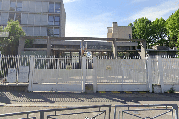 Un jeune homme a fait une chute du 3ᵉ étage depuis son internat à Avignon.