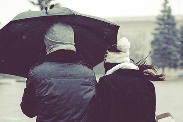 Bonnets et parapluie de rigueur