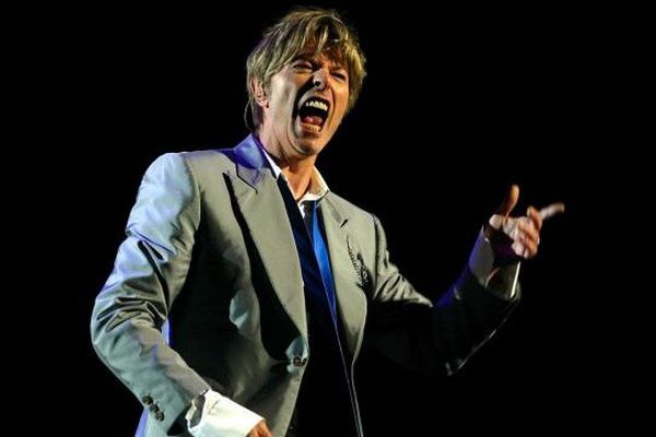 David Bowie en concert aux arènes de Nîmes le 14 juillet 2002