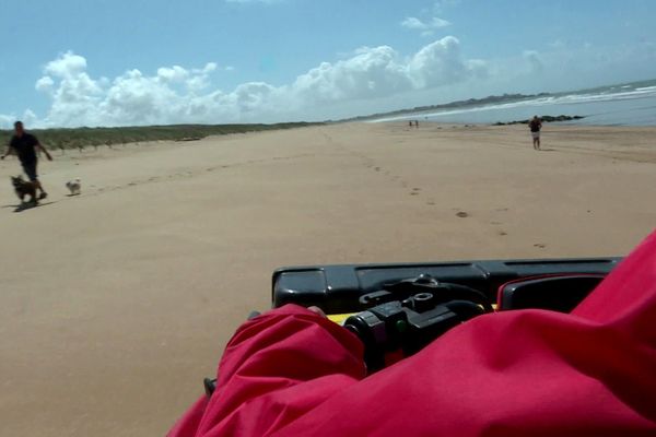 Des médiateurs sillonnent la plage de Saint-Hilaire-de-Riez