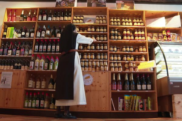 Les religieuses de l'abbaye Notre dame des Gardes à Chemillé-en-Anjou produisent des confitures vendue sur internet par Divinebox