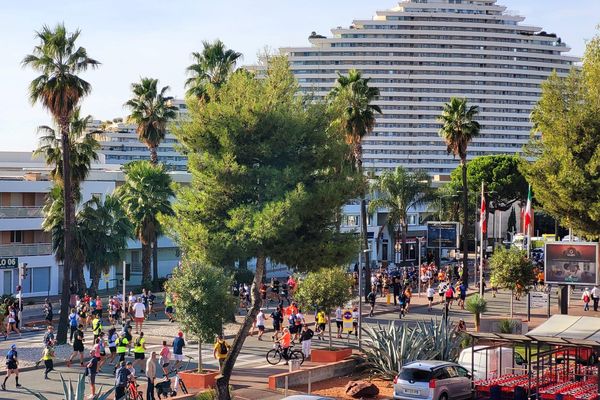 10 000 personnes ont participé au marathon des Alpes-Maritimes en 2022.