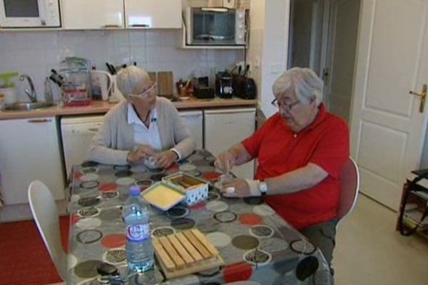 Josiane aide son compagnon atteint de sclérose en plaques 