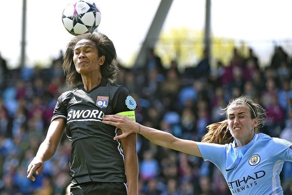 C1 Dames (Demi-finales aller) - Les lyonnaises vont chercher un 0-0 à l'Academy Stadium de Manchester City - (la capitaine de l'OL W.RENARD).