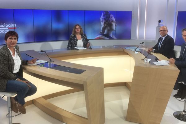 Anne Vignot, Ludovic Fagaut et Eric Alauzet, sur le plateau de France 3 Franche-Comté.