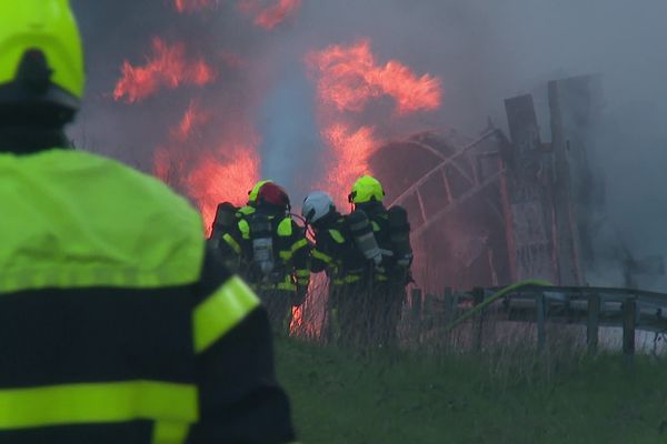 Sur l'autoroute A31, près de 70 pompiers ont combattu l'incendie pendant plus d'une heure