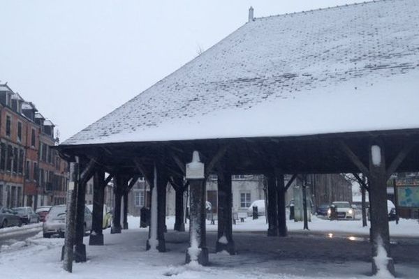 Les premiers flocons sont arrivés dans les Ardennes cette nuit comme Ici à Rocroi.