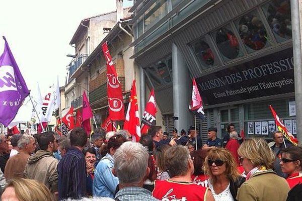 Perpignan - manifestation devant l'UPE 66, l'union patronale des entreprises - 17 mai 2016.