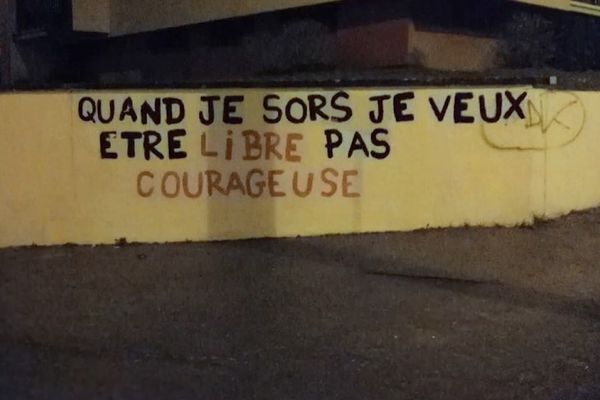 Prendre les murs, les rues, pour dire, pour dénoncer, pour crier.