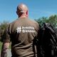 Frédéric, 49 ans, ancien sous-officier de l'armée de terre blessé par un tir fratricide lors d'une opération de maintien de la paix au Liban en 2010, s'apprête à rejoindre la Maison ATHOS près de Bordeaux en Gironde depuis le Tarn. Cette structure accompagne les militaires atteintes de syndrome post traumatique.