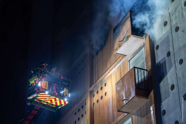 Un violent incendie a touché un appartement du 15e arrondissement de Marseille. Une femme a été retrouvée morte.