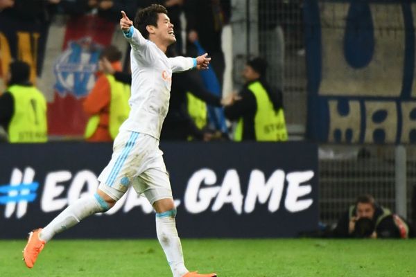  Hiroki Sakai a marqué à la dernière seconde, le jour de ses 28 ans devant un stade Vélodrome en feu. 