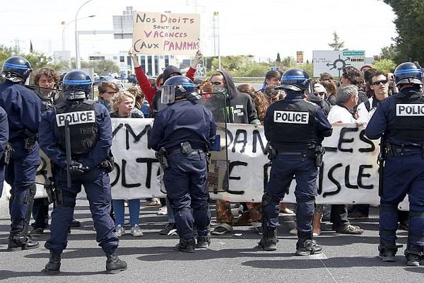 Saint-Jean-de-Védas (Hérault) - les manifestants cobntre la loi Travail ont perturbé le péage de l'A.9, à Montpellier - 20 avril 2016.