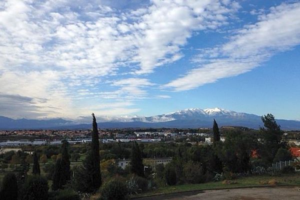 Perpignan - les cimes du Pic du Canigou sous les premiers flocons - 6 novembre 2016.