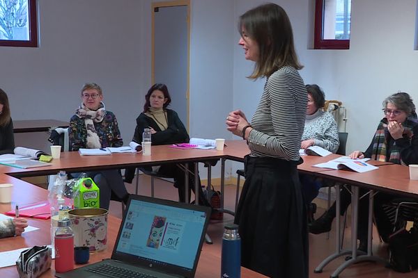 Un atelier pour apprendre aux femmes à négocier leur salaire était organisé mercredi 18 décembre à Cherbourg (Manche).