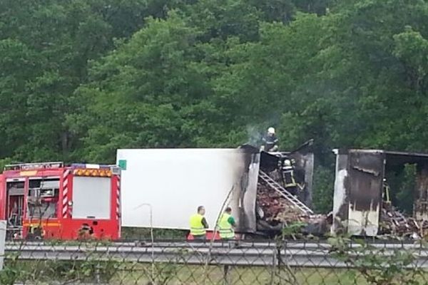  Un poids lourd a pris feu le long de l'A63 au niveau de la commune de Canéjan en Gironde