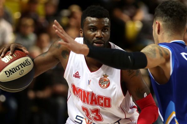 En basket, Monaco a battu Antibes, 88 à 64. Le match s'est déroulé en principauté, le 12 novembre 2016