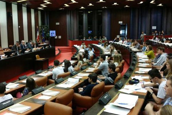 120 lycéens ont participé à une simulation de séance du Parlement européen au Conseil régional de Bourgogne.