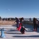 Pour les vacances, une patinoire est installée au sommet du puy de Dôme.